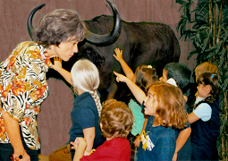 picture-children at exhibit